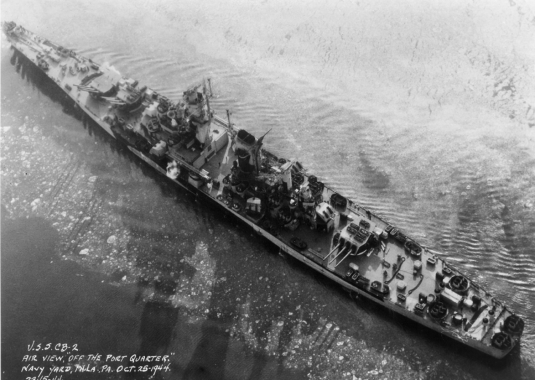  Крейсер «Гуам» после вступления в строй в 1944 г.