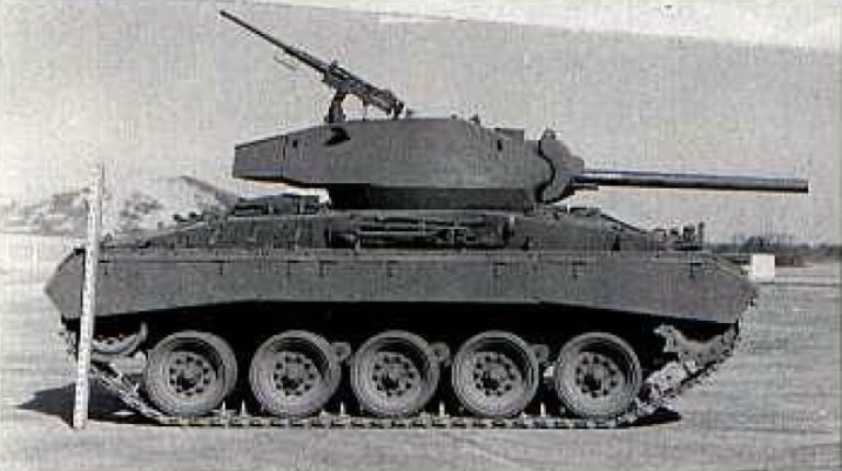 В отличие от серийных танков, прототипы Т24 не имели командирской башенки. Hunnicutt R.P. Stuart. A history of the American Light Tank Volume 1. – Presidio, 1992