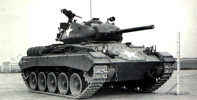 Второй серийный экземпляр М24 на Абердинском полигоне. Июнь 1944 года. Hunnicutt R.P. Stuart. A history of the American Light Tank Volume 1. – Presidio, 1992