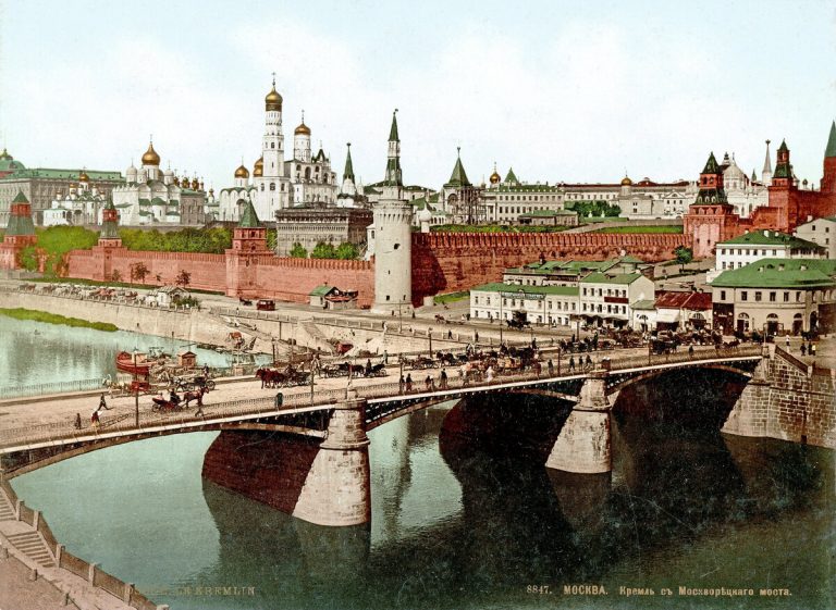        Так выглядел Москворецкий мост до революции.