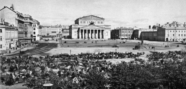        Театральная площадь в XIX в.