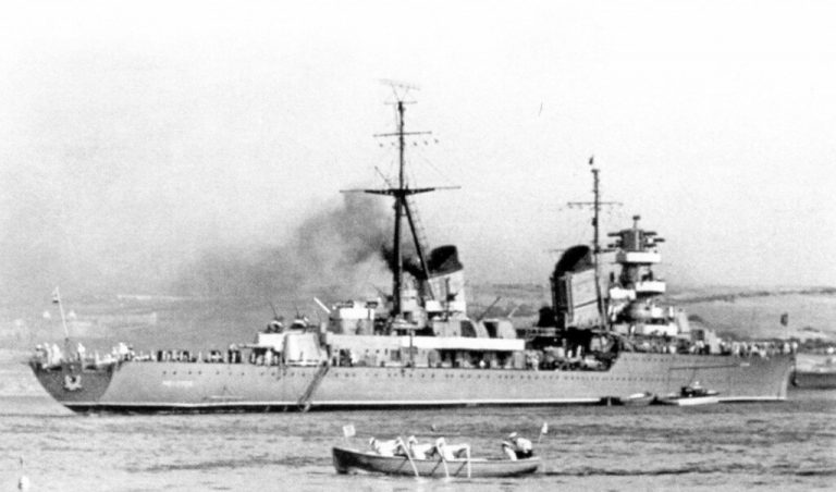  Крейсер «Молотов» в Севастополе в 1947 г