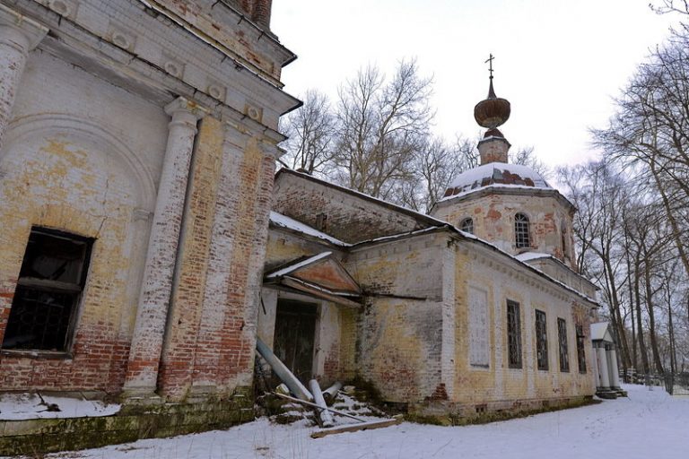       Троицкий храм 1798 года в память о героях сегодня, с. Красное (deni-spiri.livejournal.com)