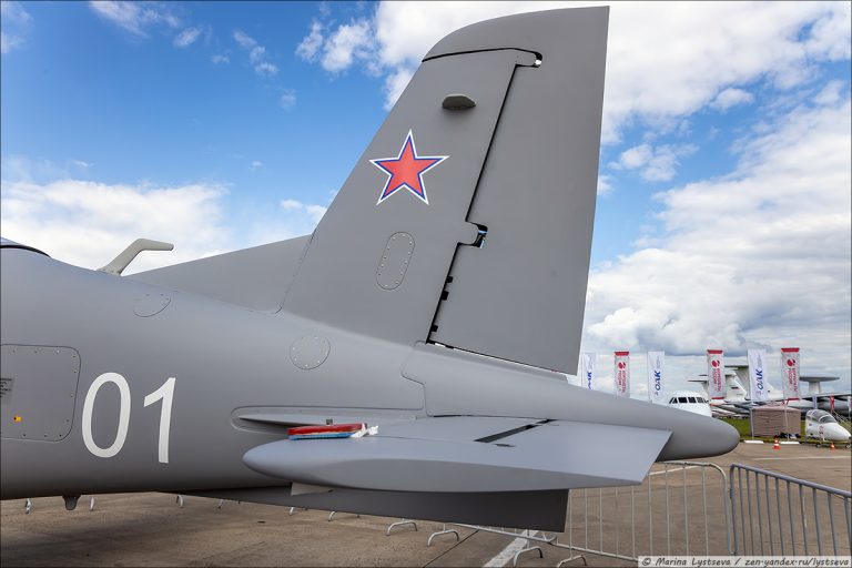 Учебно-тренировочный самолёт УТС-800. Россия