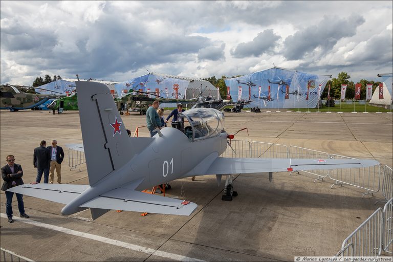 Учебно-тренировочный самолёт УТС-800. Россия