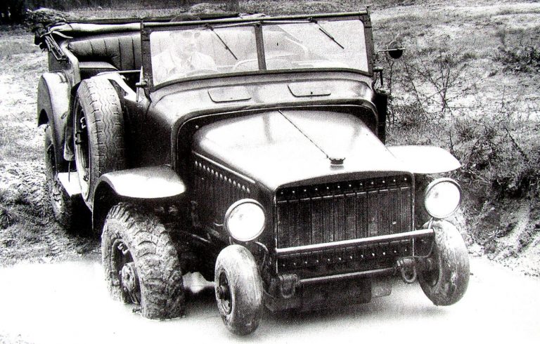   Испытания разведывательной машины Laffly V15R второго поколения с открытым пятиместным кузовом. 1938 год