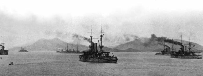       Корабли японского флота у берегов Кореи в районе Мозампо