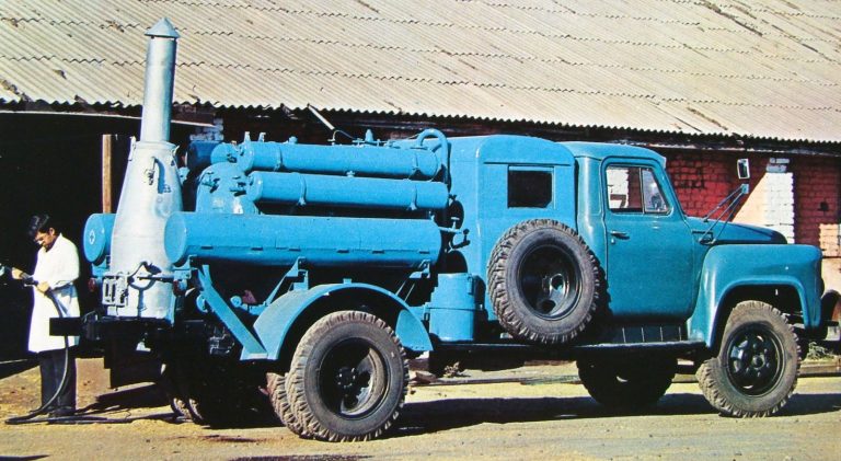 Дезинфекционная машина ДУК-1 на шасси ГАЗ-53А с ёмкостями для воды, спецсоставов и растворов. 1965 год