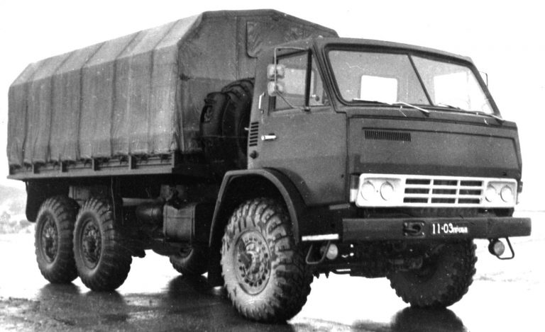  Построенный на ЗИЛе прототип будущего полноприводного военного грузовика КамАЗ-4310. 1971 год