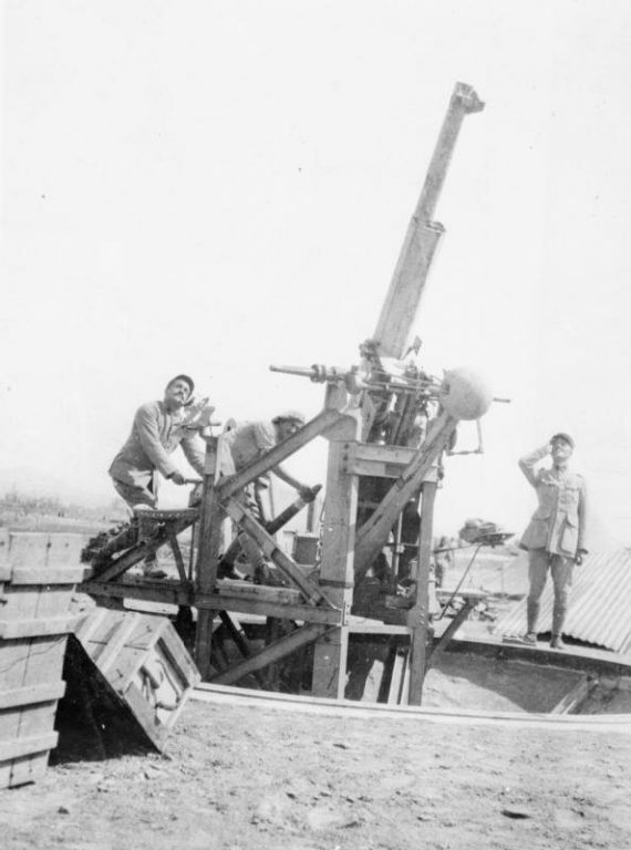   Canon de 75 mm antiaérien modèle 1915 PF. Довольно примитивные стационарные установки времён Первой Мировой войны. К 1940 году их оставалось 35 (по другой версии 20). 603 установки были переданы (модернизирована система наведения) и использовались в ПВО страны.