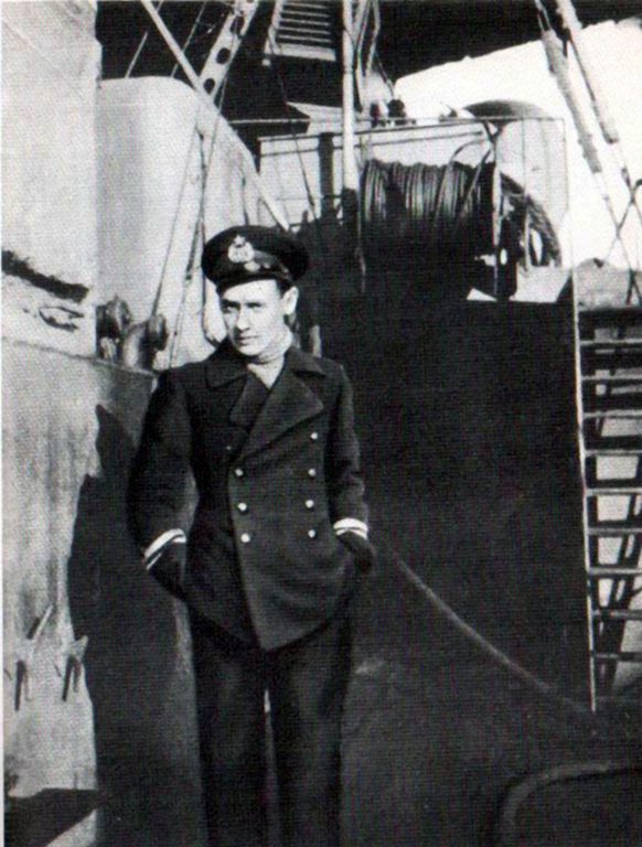 Будущий адмирал И. С. Исаков на борту эсминца «Изяслав», осень 1917 года. Источник – moremhod.info