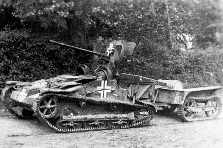   Транспортёр «Рено» UE был штатным тягачом 25-мм противотанковых пушек как во французской, так и в немецкой армии. smolbattle.ru