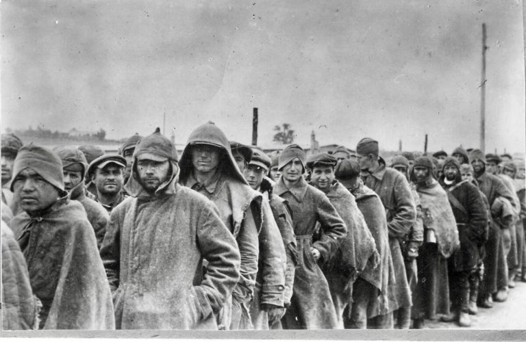       пленные красноармейцы в Польше находились в невыносимых условиях