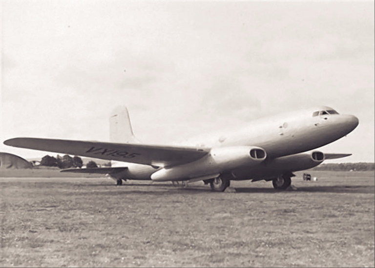 Avro Tudor 8 - один из первых транспортных самолётов с реактивными двигателями. 1948 год