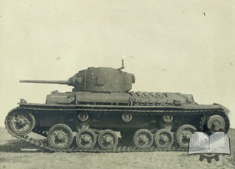       Как и у танков с фото 1943 года, машина получила 30-мм броневые листы на лоб корпуса, а также "воротник" на подбашенном листе.