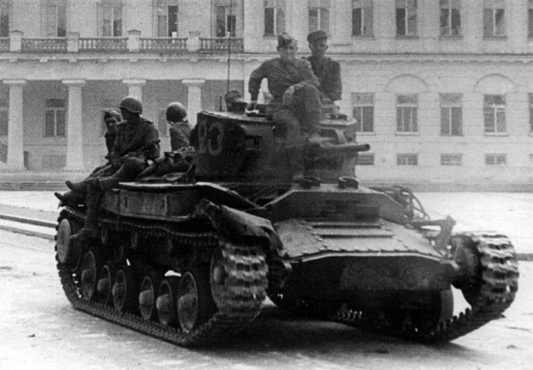       Экранированный Valentine IV в Вильнюсе, 1944 год.