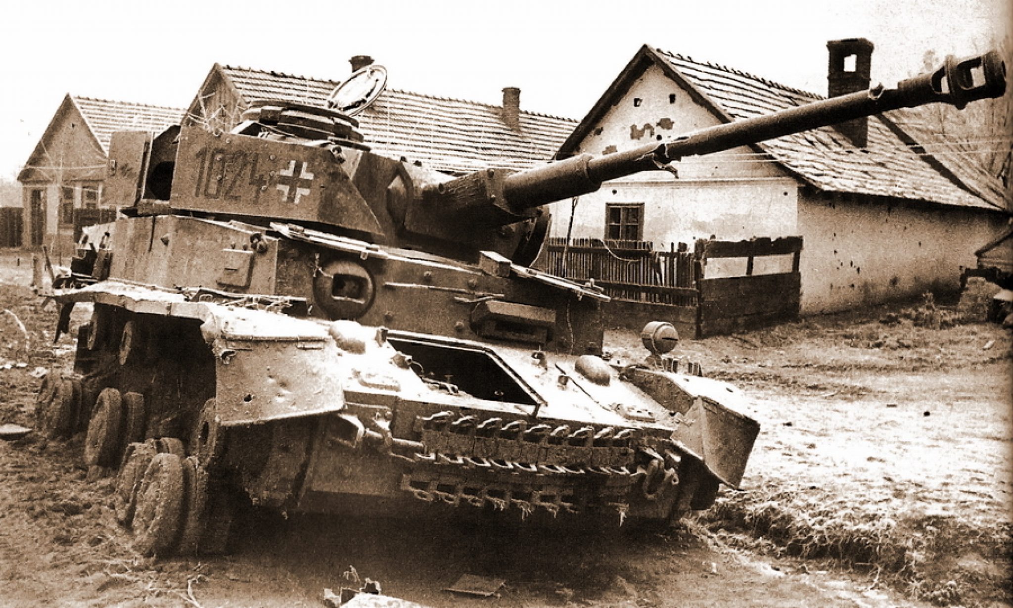 Подбитый PZ 4. Подбитый PZ-4 Ausf h Балатон. Пз4 танк подбитый. Подбитый немецкий танк тигр. Подбитые немецкие танки
