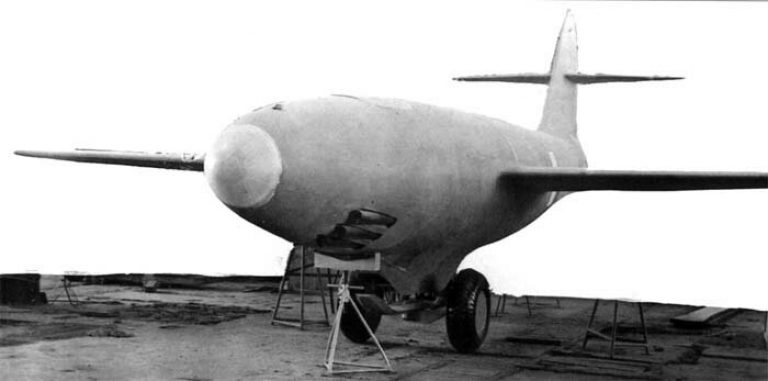       Макет самолета "162" (первый вариант).