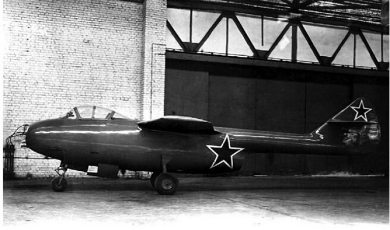 Истребитель Ла-150М перед государственными испытаниями, 1947 год.