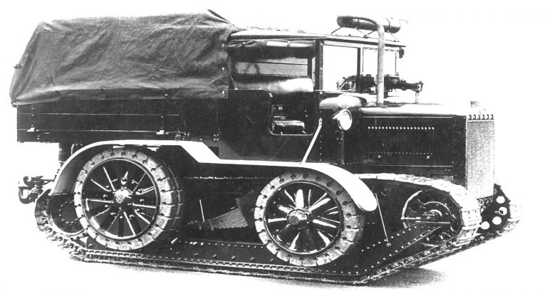 Опытный грузовой тягач V377 с 120-сильным мотором и продольными балансирами с обеих сторон каждой гусеницы. 1930 год