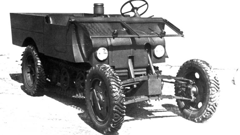  Машина «Штайр M/K» для Вермахта с передней подвеской на поперечных рессорах, подпольных гусеницах и колёсах разного калибра. 1940 год