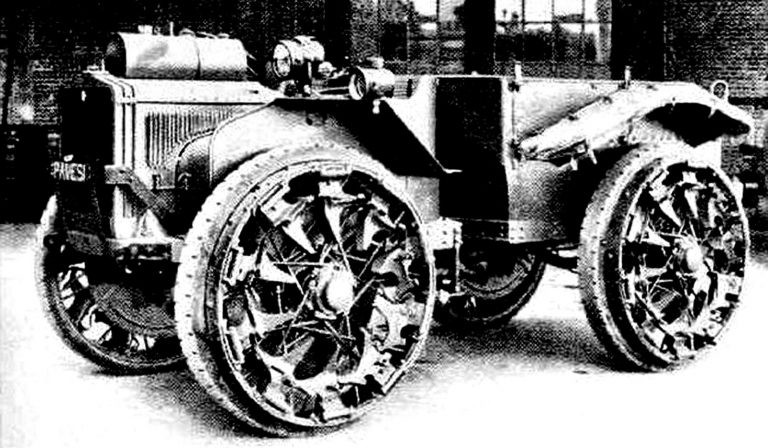  Самый мощный артиллерийский тягач Р4.100 с 55-сильным двигателем для буксировки тяжёлых артиллерийских орудий. 1937 год