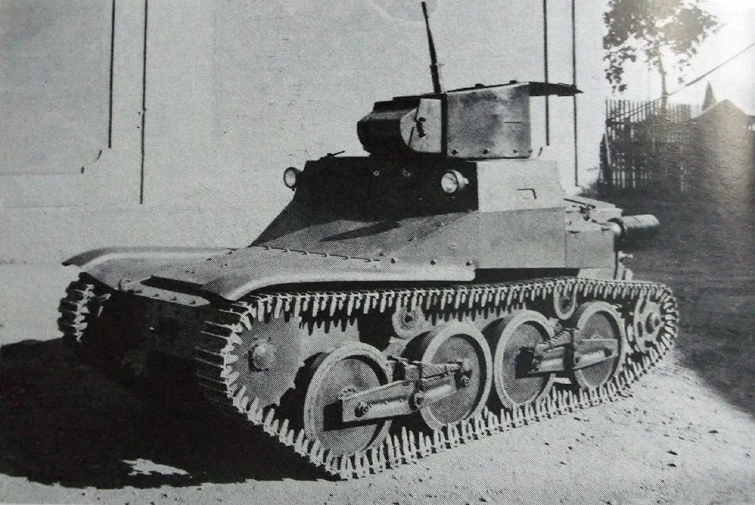 Т 45 купить. Итальянские танкетки carro cv3/33. Танкетка Ансальдо CV-33. Танкетку СV-3/38. Т-45 танк.
