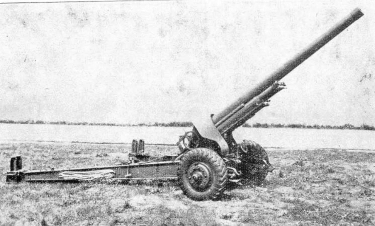       Тяжёлая пушка 10,5 cm hrubý kanon vz.35. Калибр — 105 мм, масса орудия — 4200 кг, масса снаряда — 18 кг, дальнобойность — 18000 м. В 1938 году имелось 106 орудий.
