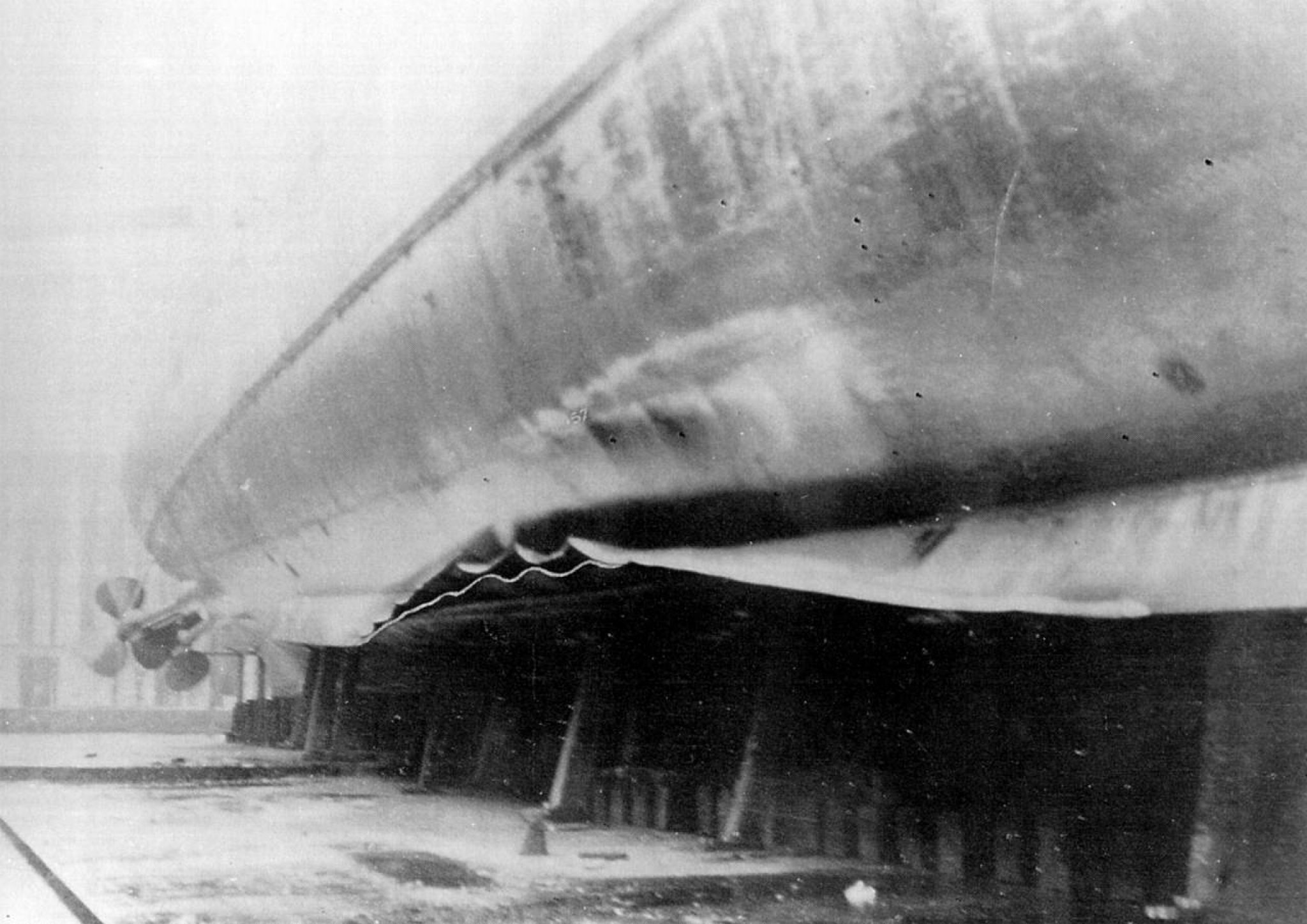 Севастополь линкор 1944. Крейсер гамидие бронепалубный. Крейсер хэмпшир. Крейсер на мине. Uss tripoli lph-10.