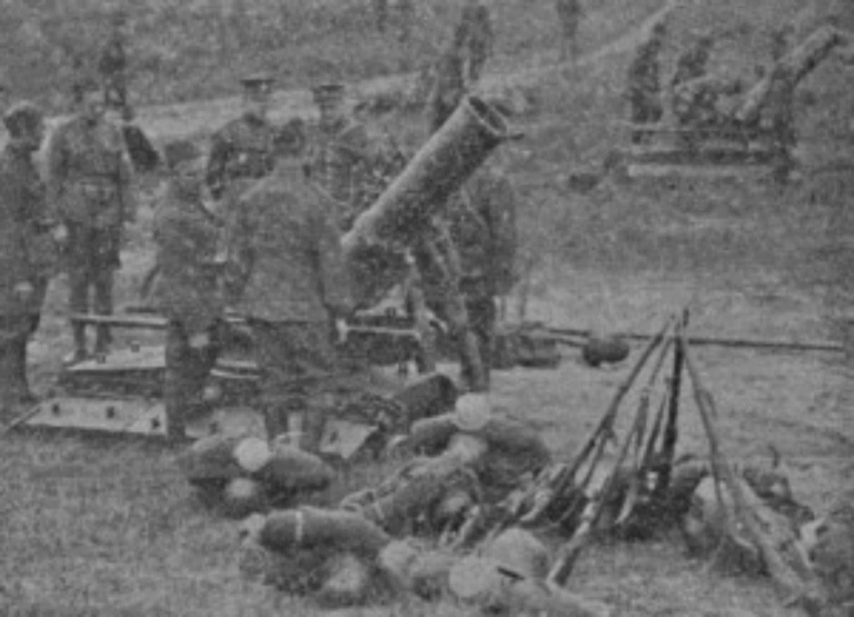       Миномёт 26 cm těžký minomet vz.26. Калибр — 260 мм, масса орудия — 1730 кг, масса снаряда — 81,5 кг, дальнобойность — 2750 м. В 1938 году имелось 25 миномётов, но все на складах.