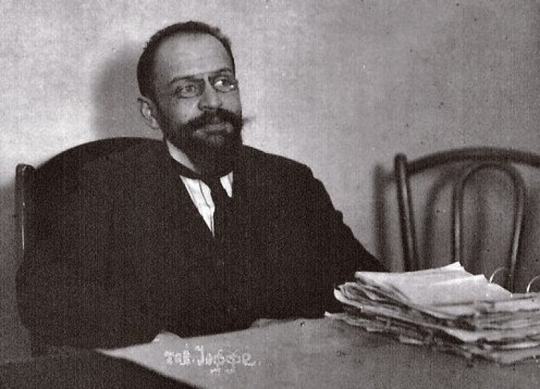 Глава советской делегации на переговорах Адо́льф Абра́мович Ио́ффe 