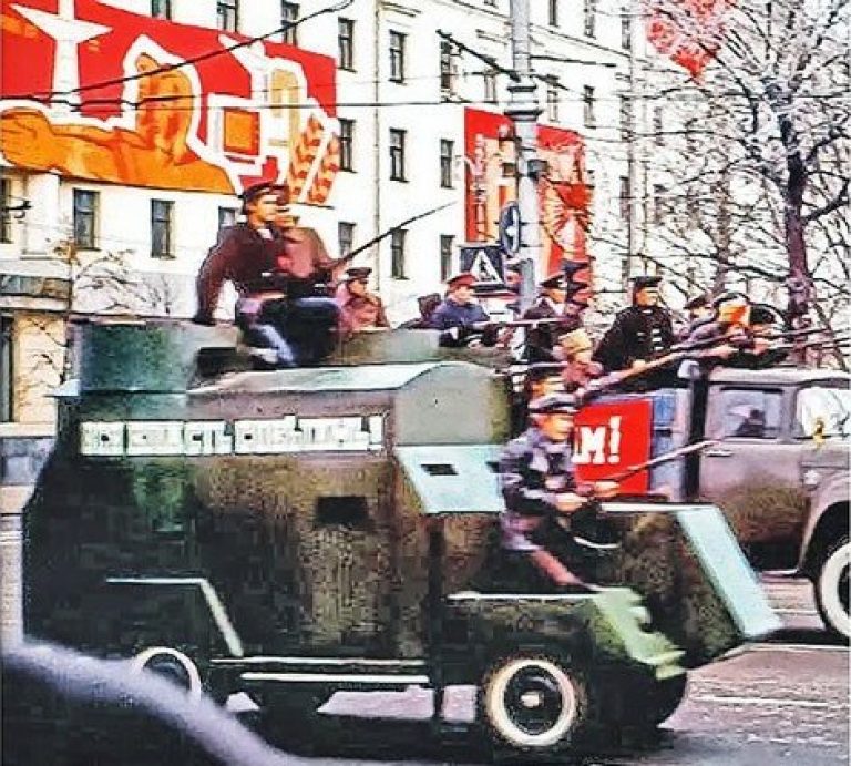Ленинский броневик на базе на ГАЗ-69М в Воронеже, 7 ноября 1967 г. фото: ГрузовикПресс