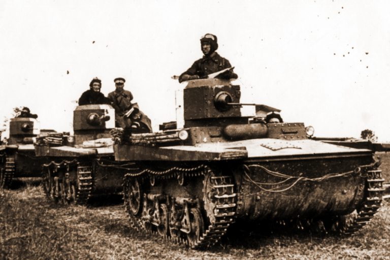 Малый танк Т-37А на учениях КОВО, 1935 год. Материалы архивной группы WARGAMING.NET