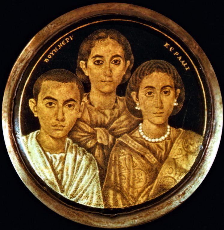 Галла Плацидия со своими детьми, Валентинианом и Гонорией (изображение на кресте)