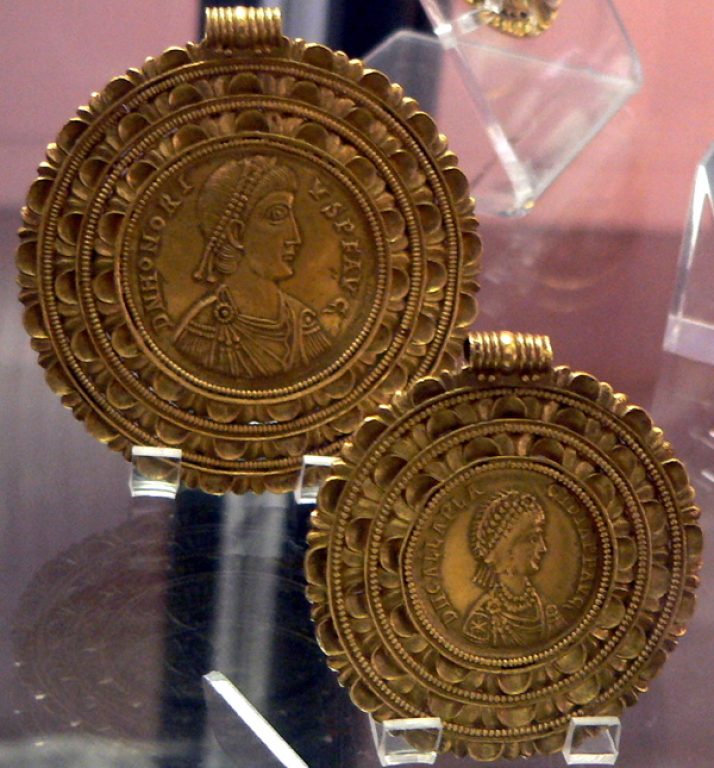Золотые медальоны с изображениями Гонория и Галлы Пладиции, V век н.э.