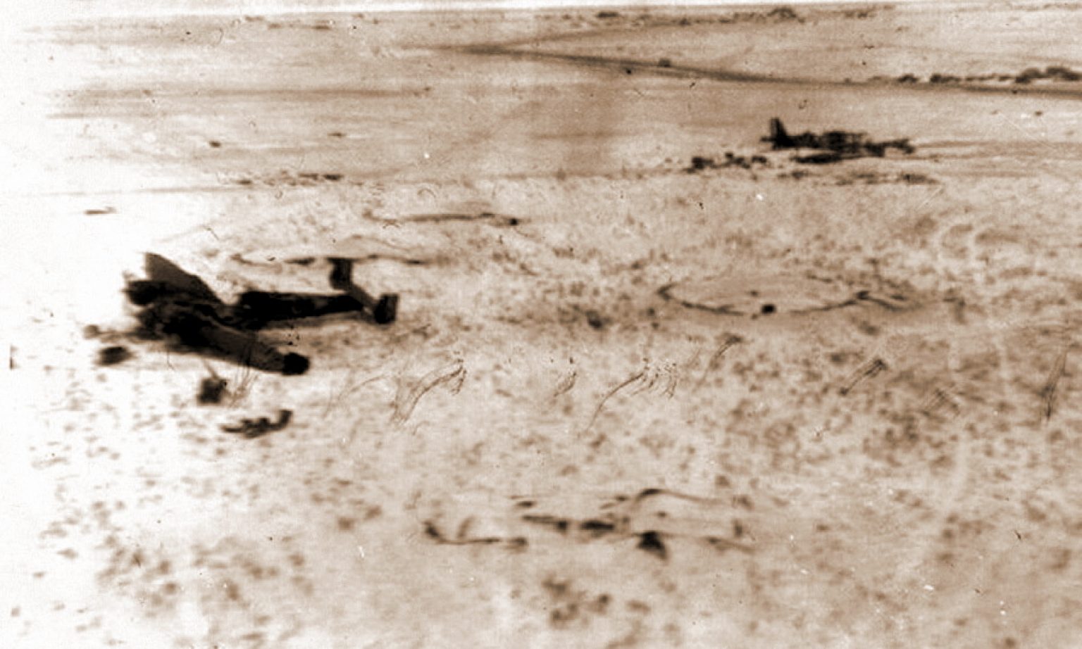 Немецкая аэрофотосъёмка авиабазы в Тацинской. Снимок сделан 26 декабря 1942 года Немецкая аэрофотосъёмка авиабазы в Тацинской. Снимок сделан 26 декабря 1942 года