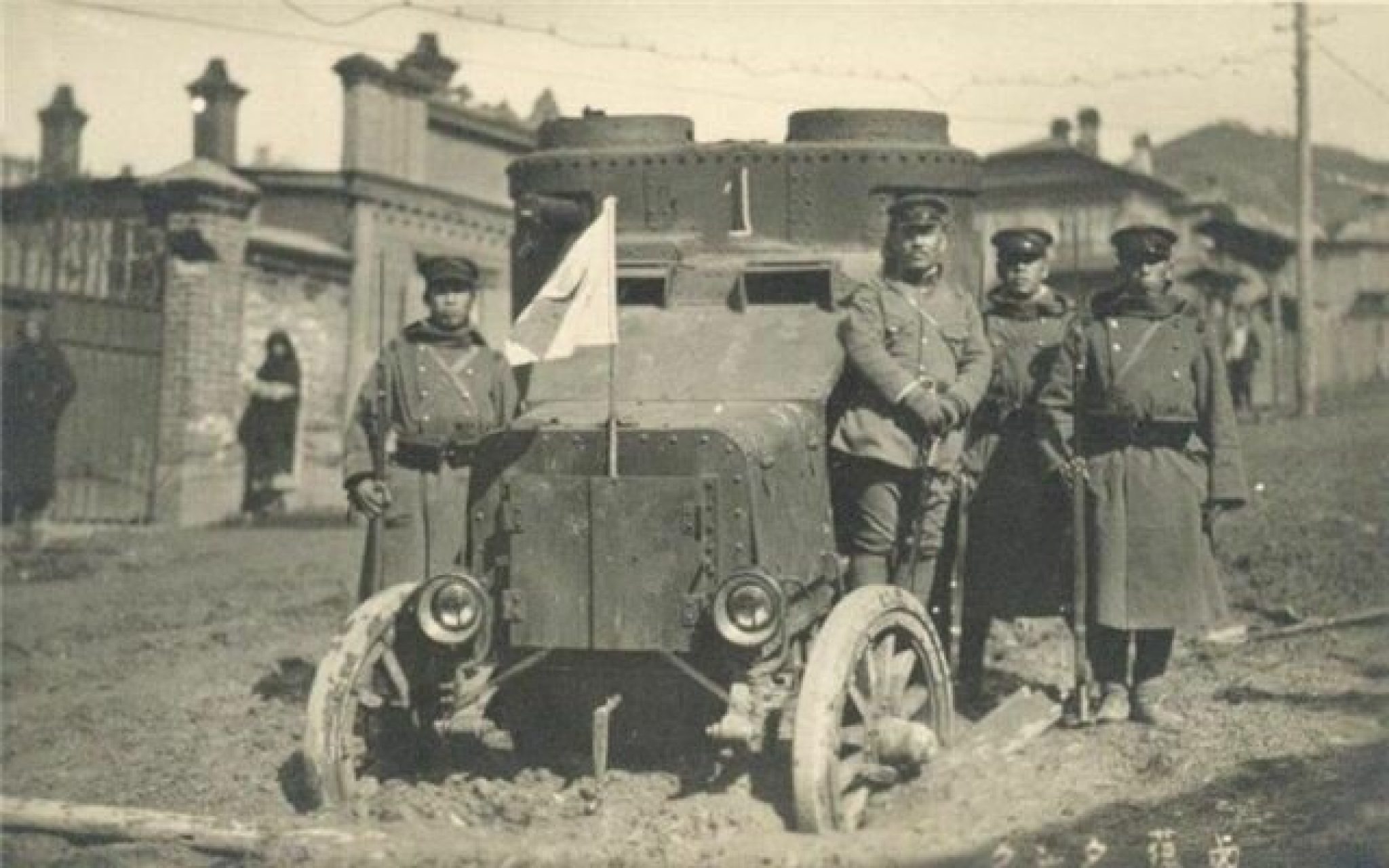 Первый ба. Фиат Омский бронеавтомобиль. Бронеавтомобиль Владивосток 1919. Бронеавтомобили гражданской войны в Сибири Фиат-Омский.