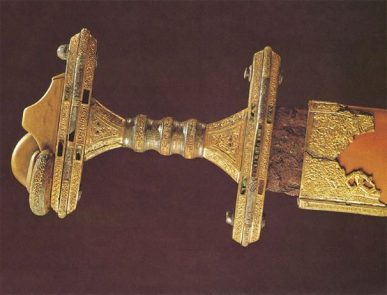 Эфес меча каролингского типа