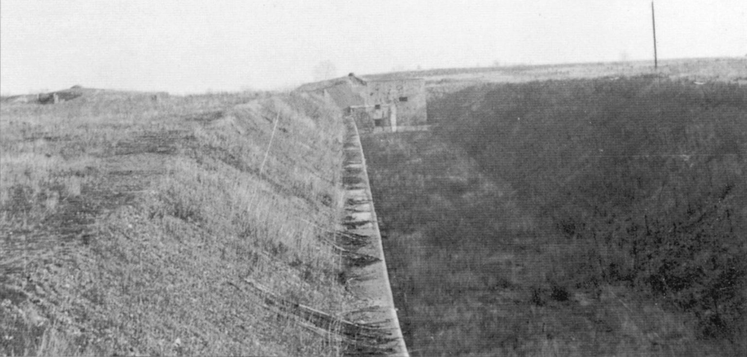 Ров 18 декабря. Колпино 1941 второй ров. Ламанш противотанковый ров. Противотанковый ров в Дорогобуже. Противотанковый ров в Тарту.