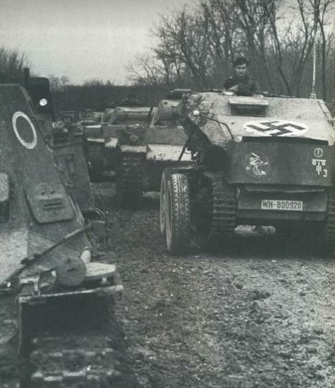 Sd.Kfz. 254 11-й ТД во время кампании в Югославии. Апрель 1941 года pinterest.com