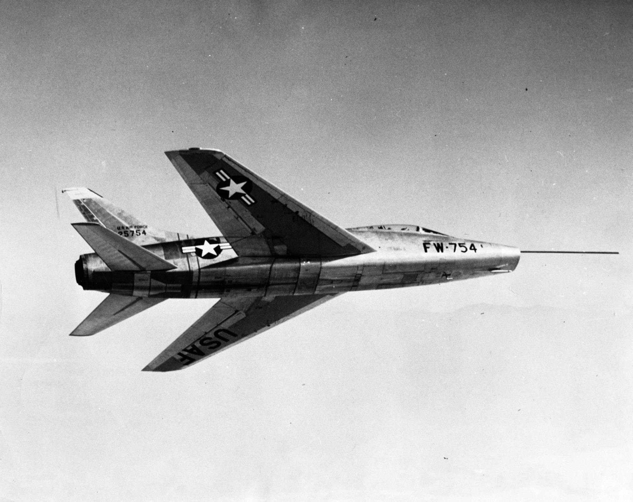 Прототип 100. North American f-100 super Sabre. “Мушар” самолет 1953 год. Super Sabre самолет. F 100f super Sabre second Pilot.