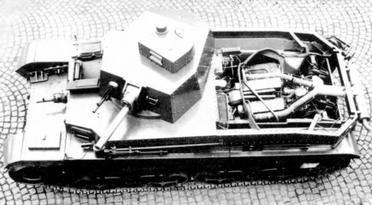Средний танк Т-21 во дворе завода Skoda. На машине установлено чехословацкое вооружение: 47-мм пушка vz.38 и два 7,92-мм пулемета ZB vz.37. Крыша МТО демонтирована fotowow.io.ua