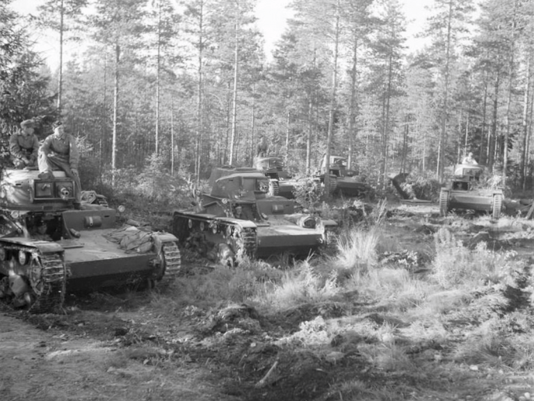       Танки Vickers Mk E финской армии