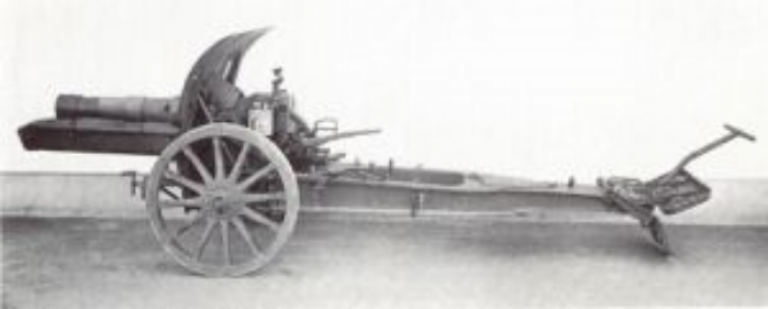       15 cm Schwere Haubitze Modell 1916. Масса орудия — 2200 кг, масса снаряда — 40,3 кг, дальнобойность – 8500 м.