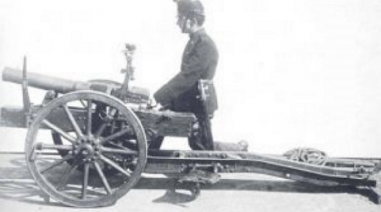       7,5 cm Gebirgskanone Modell 1906. Масса орудия — 420 кг, масса снаряда — 5,3 кг, дальнобойность – 4700 м.