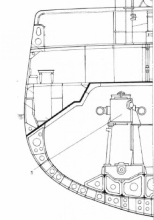       Крейсер "Богатырь", сечение по 86 шпангоуту. Цифрой 5 отмечена главная паровая машина корабля