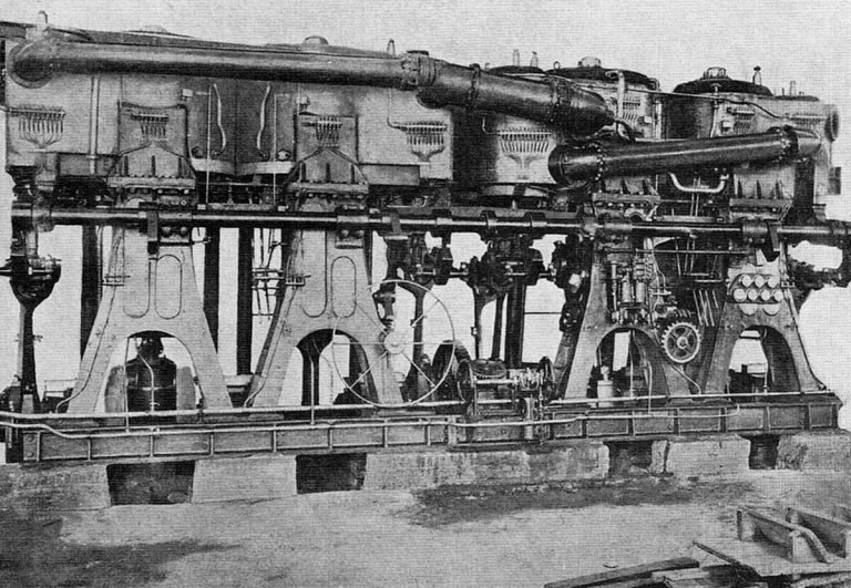       Одна из главных паровых машин крейсера "Память Меркурия" (архив Общества Николаевских заводов, 1911 год)