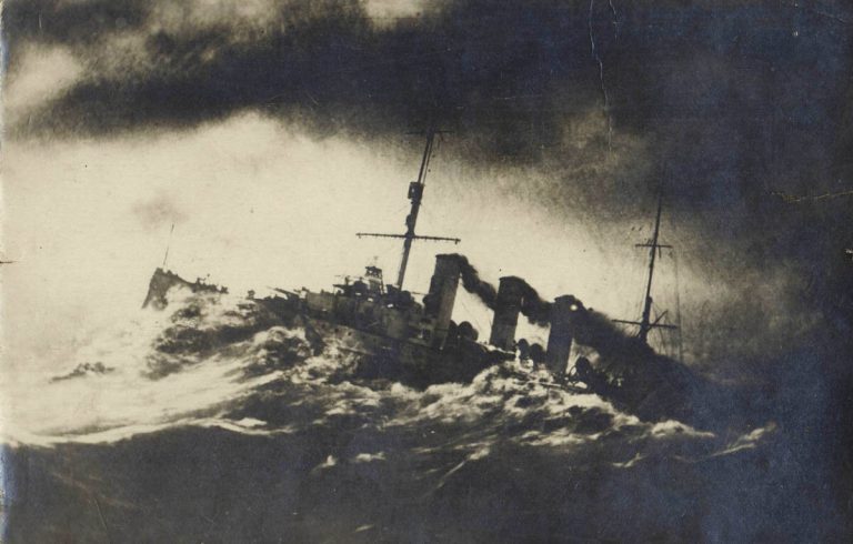       Крейсер "Олег" на переходе из Тулона в Бизерту, апрель 1914 года