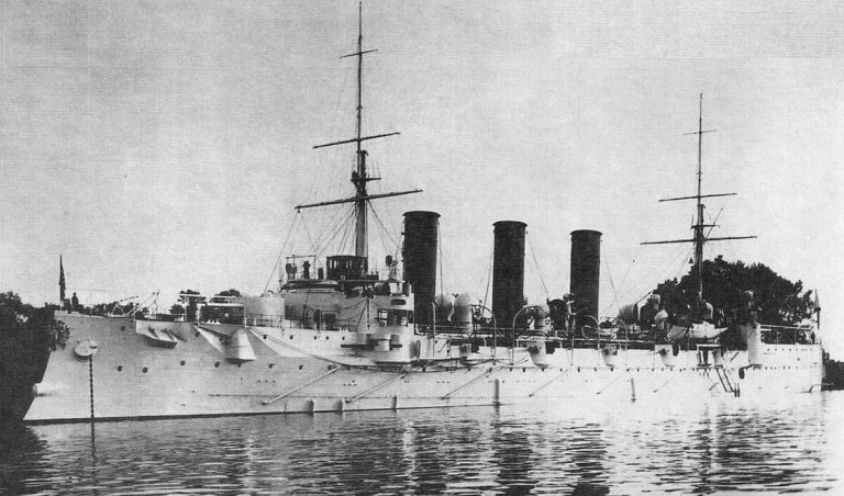  Крейсер «Богатырь» по завершении постройки, август 1902 года (из коллекции В.П.Заблоцкого)