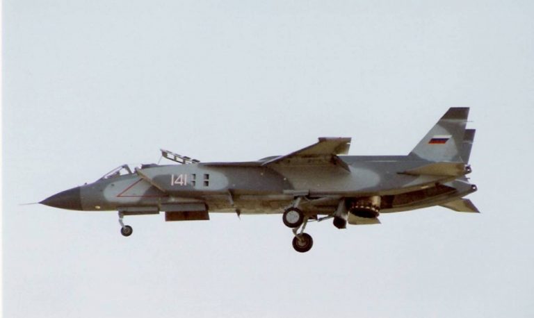     Один из самых недооценённых боевых самолётов – СВВП Як-141. Фото wikipedia.org